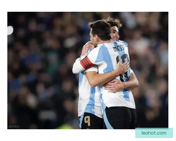 从贝利到梅西盘点足球各时代历史第一人的王者传承全景回顾世界足坛